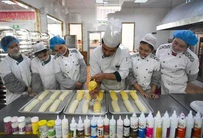 乌鲁木齐“社区工厂” 培训就业“一条龙”